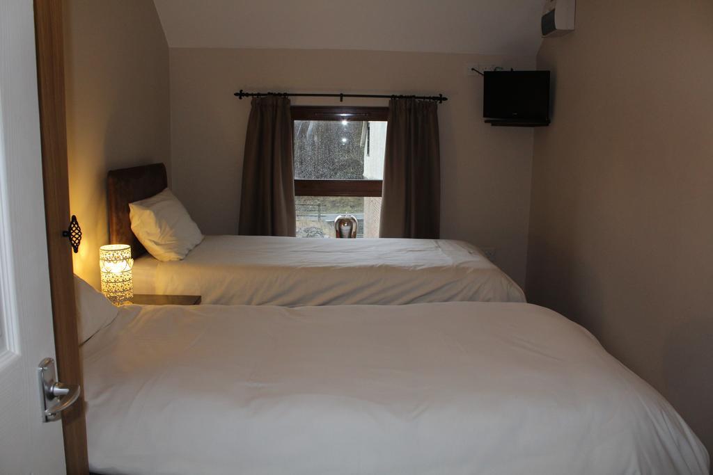 The Nags Head Tredegar Bed & Breakfast Nant-y-bwch Bagian luar foto