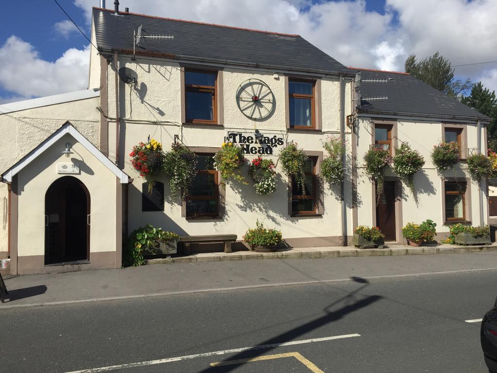 The Nags Head Tredegar Bed & Breakfast Nant-y-bwch Bagian luar foto